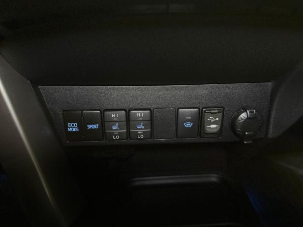 Toyota RAV4 IV (XA40) Рестайлинг с пробегом 2017 года, цена 2 230 000 рублей, 203200 км, внедорожник, Автокод Объявления