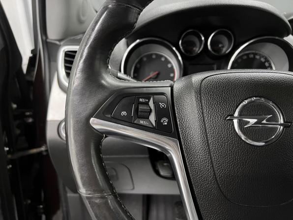 Opel Mokka I с пробегом 2014 года, цена 1 295 000 рублей, 103681 км, внедорожник, Автокод Объявления