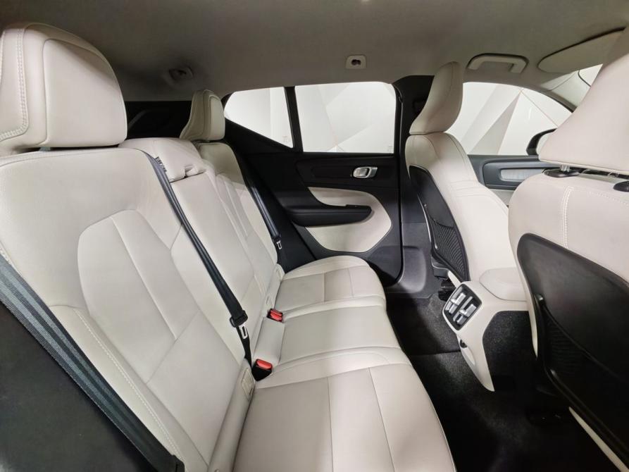Volvo XC40 I Москва  - изображение 16