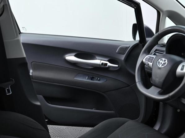 Toyota Auris I Рестайлинг с пробегом 2011 года, цена 949 000 рублей, 109000 км, хэтчбек, Автокод Объявления