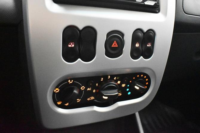 Renault Sandero I с пробегом 2013 года, цена 670 000 рублей, 106700 км, хэтчбек, Автокод Объявления