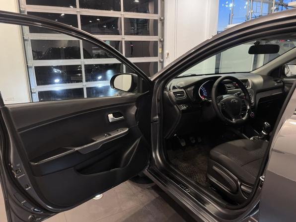 Kia Rio III Рестайлинг с пробегом 2017 года, цена 1 000 000 рублей, 194875 км, седан, Автокод Объявления