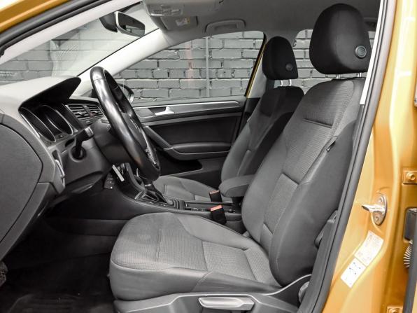 Volkswagen Golf VII Рестайлинг с пробегом 2018 года, цена 1 940 000 рублей, 109510 км, хэтчбек, Автокод Объявления