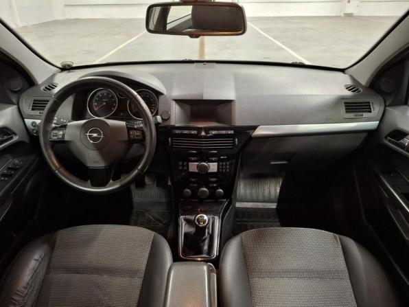 Opel Astra H Рестайлинг с пробегом 2012 года, цена 589 000 рублей, 213035 км, седан, Автокод Объявления
