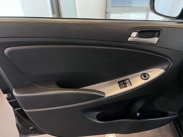 Hyundai Solaris I Рестайлинг с пробегом 2015 года, цена 800 000 рублей, 213002 км, хэтчбек, Автокод Объявления