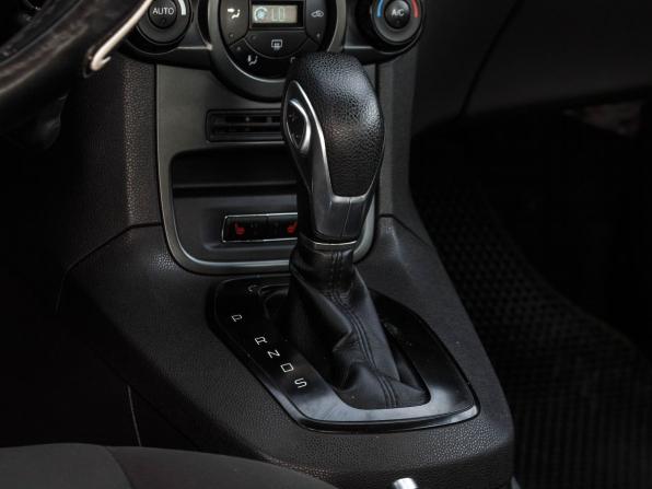 Ford Fiesta Mk6 Рестайлинг с пробегом 2015 года, цена 650 000 рублей, 199549 км, седан, Автокод Объявления