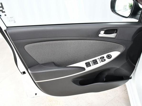 Hyundai Solaris I с пробегом 2013 года, цена 827 000 рублей, 161578 км, седан, Автокод Объявления