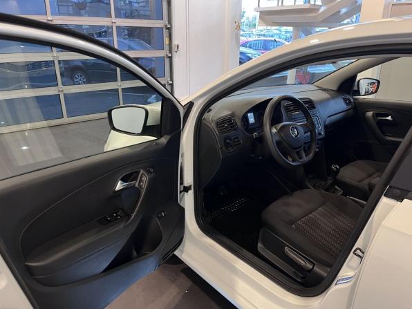 Volkswagen Polo V Рестайлинг с пробегом 2019 года, цена 1 375 000 рублей, 77302 км, седан, Автокод Объявления