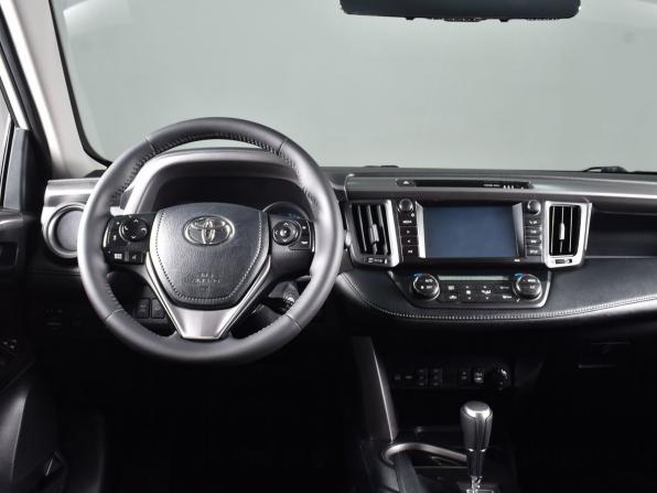 Toyota RAV4 IV (XA40) Рестайлинг с пробегом 2017 года, цена 2 469 995 рублей, 194300 км, внедорожник, Автокод Объявления