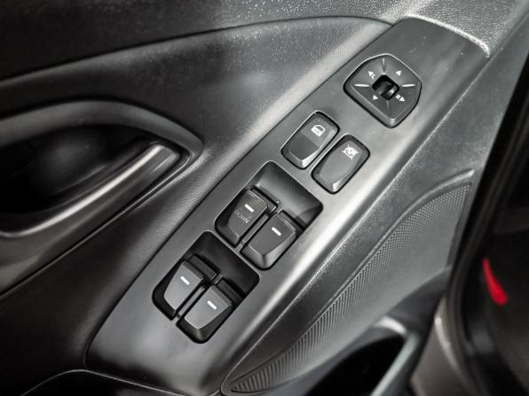 Hyundai ix35 I Рестайлинг с пробегом 2015 года, цена 1 550 000 рублей, 131251 км, внедорожник, Автокод Объявления