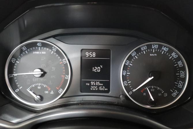 Skoda Octavia II (A5) Рестайлинг с пробегом 2012 года, цена 699 000 рублей, 204000 км, лифтбек, Автокод Объявления