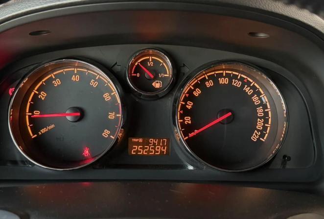 Opel Antara I Рестайлинг с пробегом 2012 года, цена 925 000 рублей, 252594 км, внедорожник, Автокод Объявления