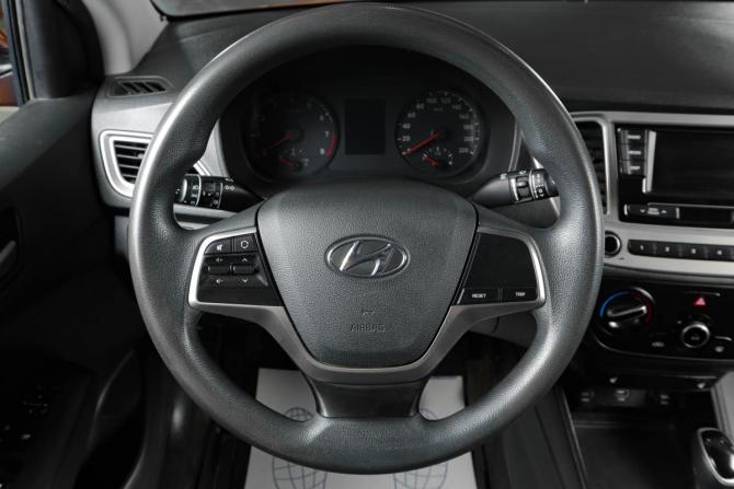 Hyundai Solaris II с пробегом 2019 года, цена 1 359 000 рублей, 138000 км, седан, Автокод Объявления