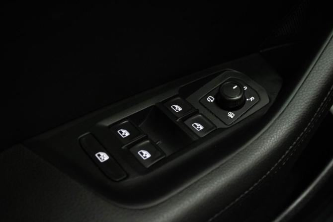Volkswagen Passat B8 с пробегом 2017 года, цена 1 859 000 рублей, 186067 км, седан, Автокод Объявления