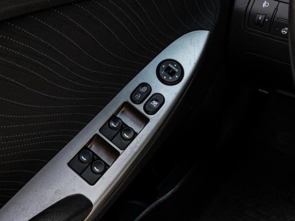 Hyundai Solaris I Рестайлинг с пробегом 2016 года, цена 930 000 рублей, 261460 км, седан, Автокод Объявления