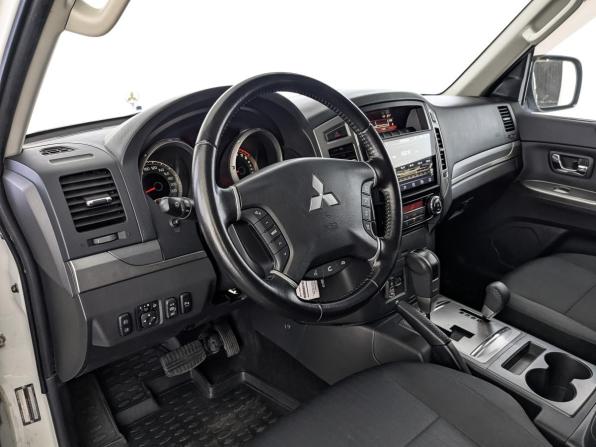 Mitsubishi Pajero IV Рестайлинг 2 с пробегом 2021 года, цена 3 900 000 рублей, 80073 км, внедорожник, Автокод Объявления