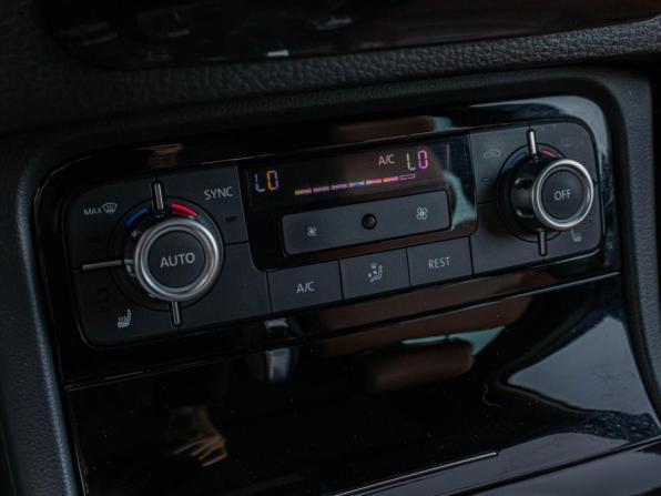 Volkswagen Touareg II с пробегом 2014 года, цена 2 340 000 рублей, 203941 км, внедорожник, Автокод Объявления