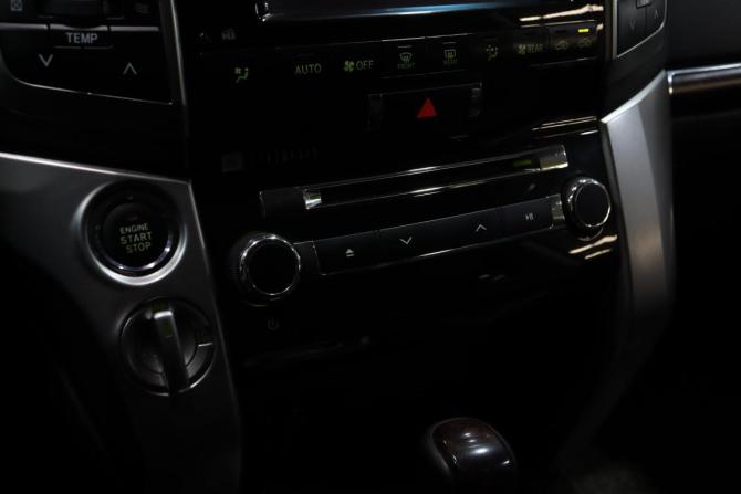 Toyota Land Cruiser 200 Series Рестайлинг 1 с пробегом 2012 года, цена 3 450 000 рублей, 338690 км, внедорожник, Автокод Объявления
