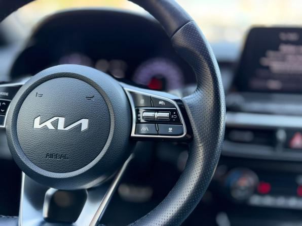 Kia Cerato IV Рестайлинг с пробегом 2022 года, цена 2 190 000 рублей, 75220 км, седан, Автокод Объявления
