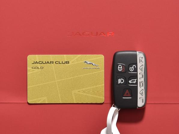 Jaguar F-Pace I с пробегом 2017 года, цена 2 499 999 рублей, 69592 км, внедорожник, Автокод Объявления
