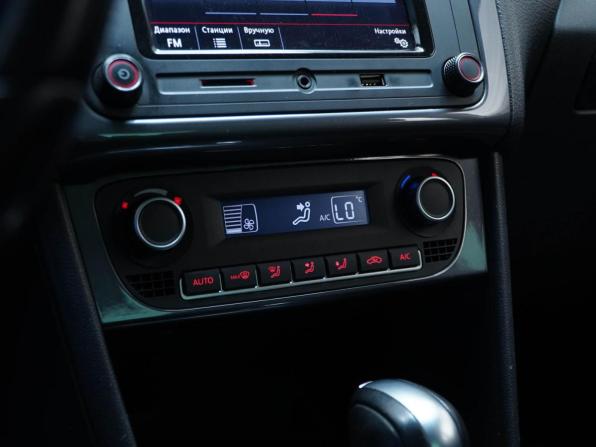 Volkswagen Polo V Рестайлинг с пробегом 2019 года, цена 1 320 000 рублей, 141809 км, седан, Автокод Объявления