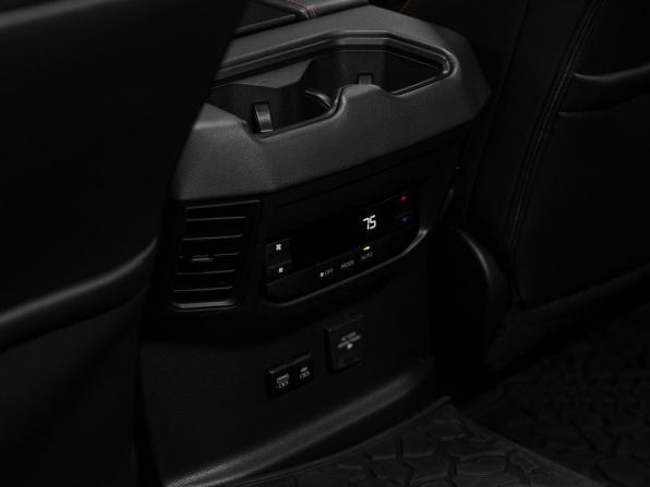 Toyota Sequoia III с пробегом 2023 года, цена 13 850 000 рублей, 3709 км, внедорожник, Автокод Объявления