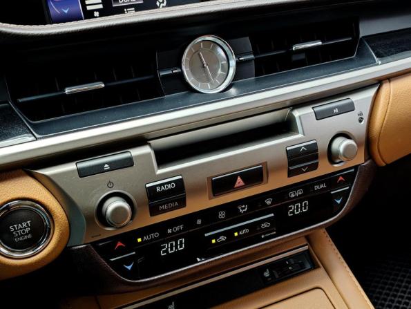 Lexus ES VI Рестайлинг с пробегом 2016 года, цена 3 090 000 рублей, 85745 км, седан, Автокод Объявления