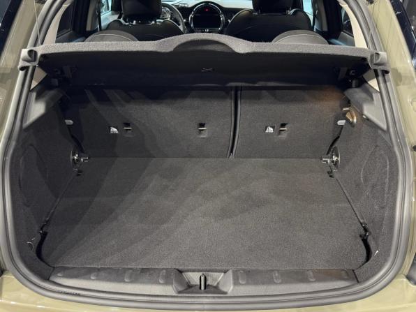 Mini Hatch III (F55/F56) Рестайлинг с пробегом 2020 года, цена 2 450 000 рублей, 28450 км, хэтчбек, Автокод Объявления