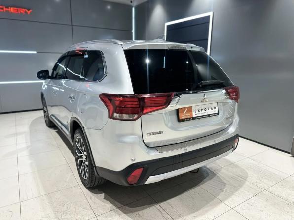 Mitsubishi Outlander III Рестайлинг 2 с пробегом 2018 года, цена 2 499 000 рублей, 193372 км, внедорожник, Автокод Объявления