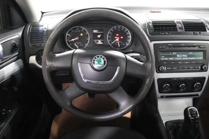 Skoda Octavia II (A5) Рестайлинг с пробегом 2011 года, цена 500 000 рублей, 279329 км, лифтбек, Автокод Объявления