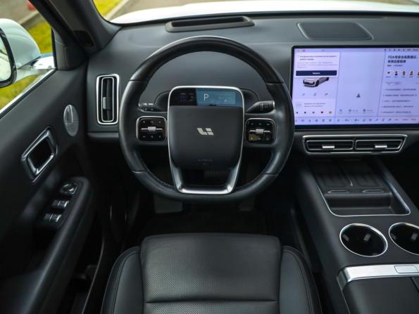 Li Auto (Lixiang) L6 I с пробегом 2024 года, цена 5 499 000 рублей, 67792 км, внедорожник, Автокод Объявления