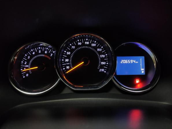 Renault Sandero II с пробегом 2015 года, цена 720 000 рублей, 206533 км, хэтчбек, Автокод Объявления