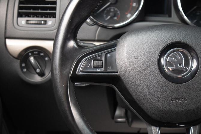 Skoda Yeti I Рестайлинг с пробегом 2014 года, цена 1 269 000 рублей, 111600 км, внедорожник, Автокод Объявления