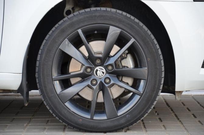 Skoda Octavia III (A7) Рестайлинг с пробегом 2018 года, цена 1 739 900 рублей, 141941 км, лифтбек, Автокод Объявления