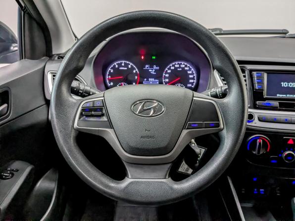 Hyundai Solaris II с пробегом 2017 года, цена 1 015 000 рублей, 226605 км, седан, Автокод Объявления