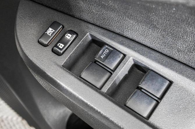 Toyota Ractis II с пробегом 2015 года, цена 979 000 рублей, 146800 км, хэтчбек, Автокод Объявления
