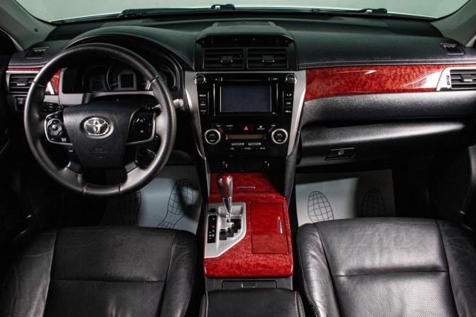 Toyota Camry VII (XV50) Рестайлинг с пробегом 2013 года, цена 1 699 000 рублей, 244378 км, седан, Автокод Объявления