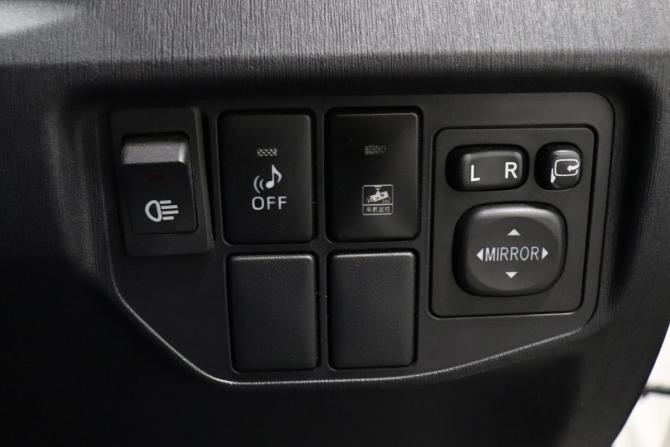 Toyota Prius III Рестайлинг (XW30) с пробегом 2013 года, цена 1 142 000 рублей, 222556 км, лифтбек, Автокод Объявления