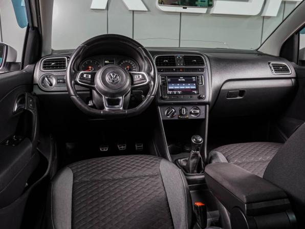Volkswagen Polo V Рестайлинг с пробегом 2018 года, цена 1 339 000 рублей, 106350 км, седан, Автокод Объявления