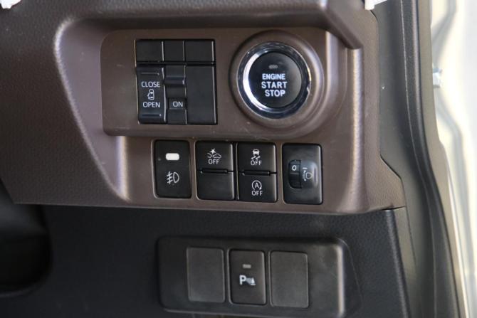 Toyota Roomy I Рестайлинг с пробегом 2021 года, цена 1 299 000 рублей, 92000 км, микровэн, Автокод Объявления