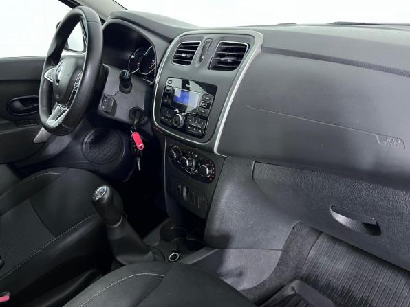 Renault Logan II Рестайлинг с пробегом 2020 года, цена 1 089 000 рублей, 120039 км, седан, Автокод Объявления