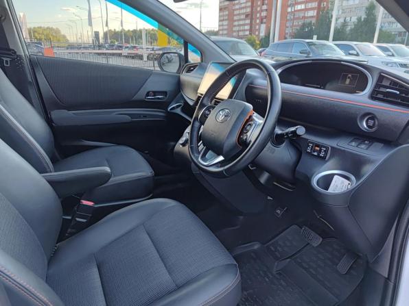 Toyota Sienta II Рестайлинг с пробегом 2018 года, цена 1 200 000 рублей, 165350 км, минивэн, Автокод Объявления