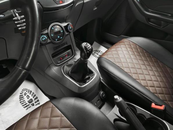 Ford Fiesta Mk6 Рестайлинг с пробегом 2015 года, цена 520 000 рублей, 198283 км, седан, Автокод Объявления