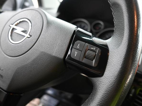 Opel Astra H Рестайлинг с пробегом 2011 года, цена 699 900 рублей, 130000 км, седан, Автокод Объявления