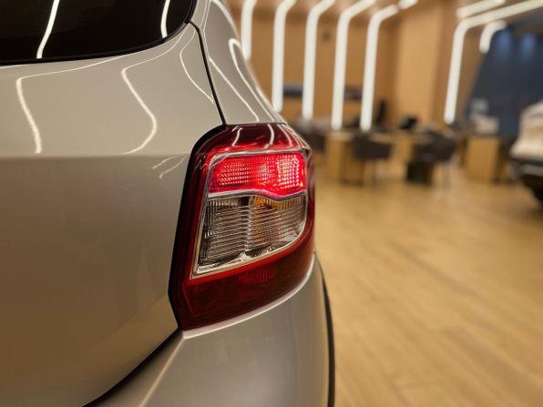 Renault Sandero II Рестайлинг с пробегом 2018 года, цена 1 079 000 рублей, 99900 км, хэтчбек, Автокод Объявления