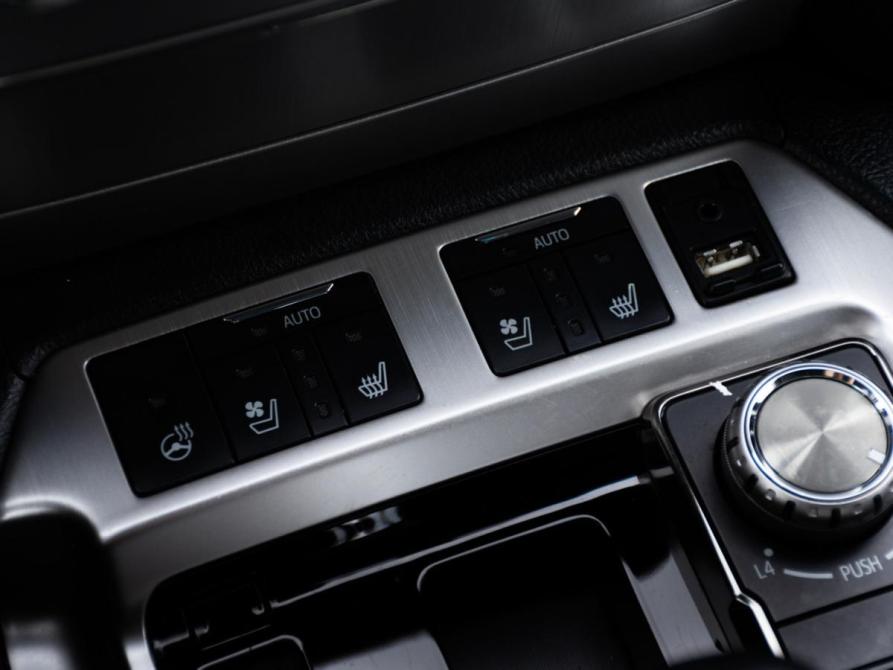 Toyota Land Cruiser 200 Series Рестайлинг 2 Москва  - изображение 28