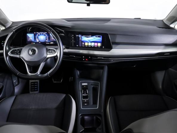Volkswagen Golf VIII с пробегом 2021 года, цена 2 590 000 рублей, 57258 км, хэтчбек, Автокод Объявления