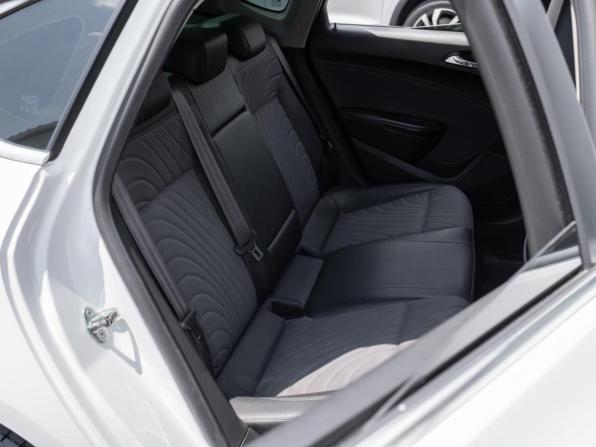 Opel Astra J Рестайлинг с пробегом 2014 года, цена 1 099 000 рублей, 101539 км, седан, Автокод Объявления