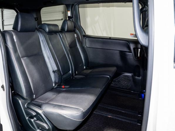 Toyota Esquire I Рестайлинг с пробегом 2017 года, цена 2 250 000 рублей, 112271 км, минивэн, Автокод Объявления
