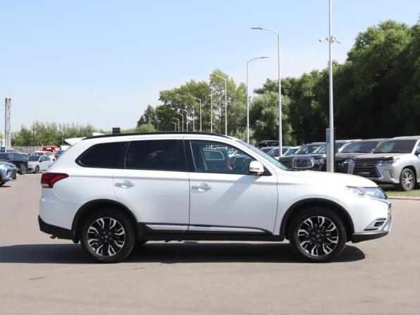 Mitsubishi Outlander III Рестайлинг 3 с пробегом 2021 года, цена 2 980 000 рублей, 36139 км, внедорожник, Автокод Объявления
